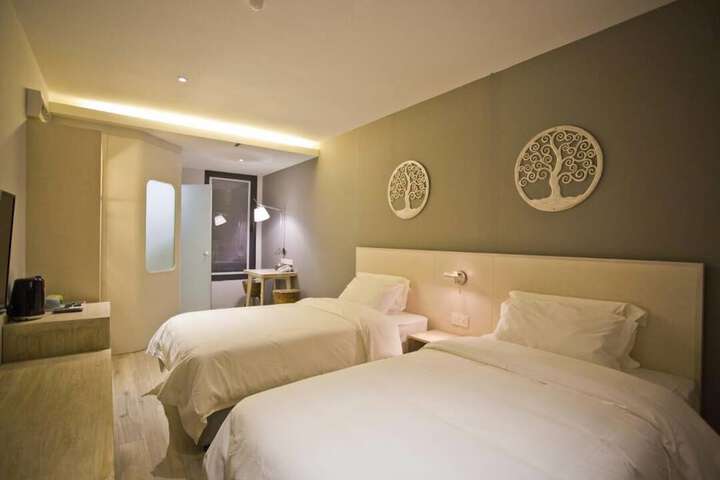 Room 15 of 37