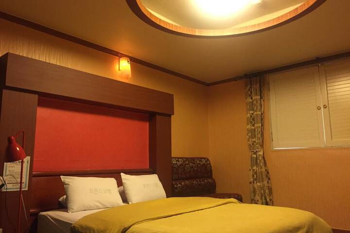 Room 24 of 47