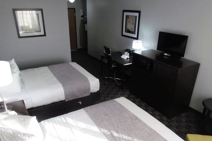 Basic 2 Queen Beds (9 of 9)
