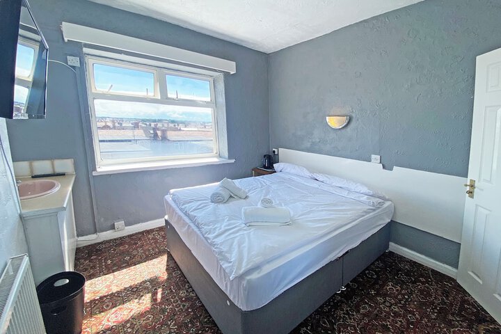 Room 16 of 41