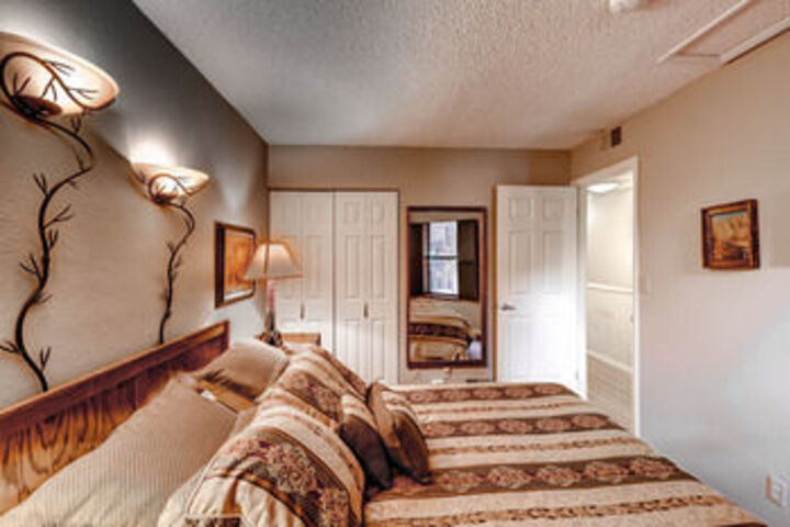 Room 13 of 105