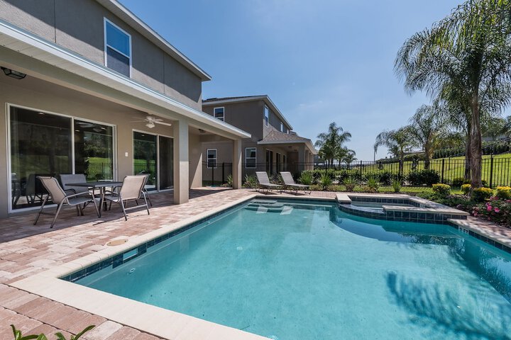 Pool 24 of 35