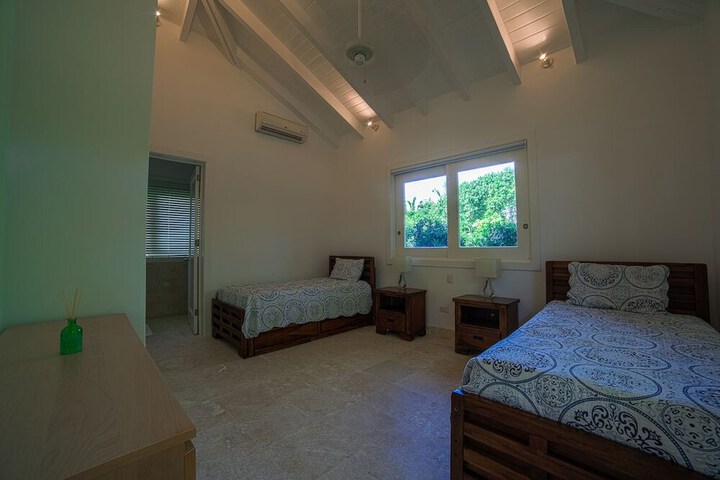 Room 4 of 35