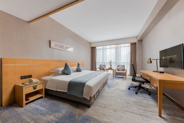 Room 5 of 82