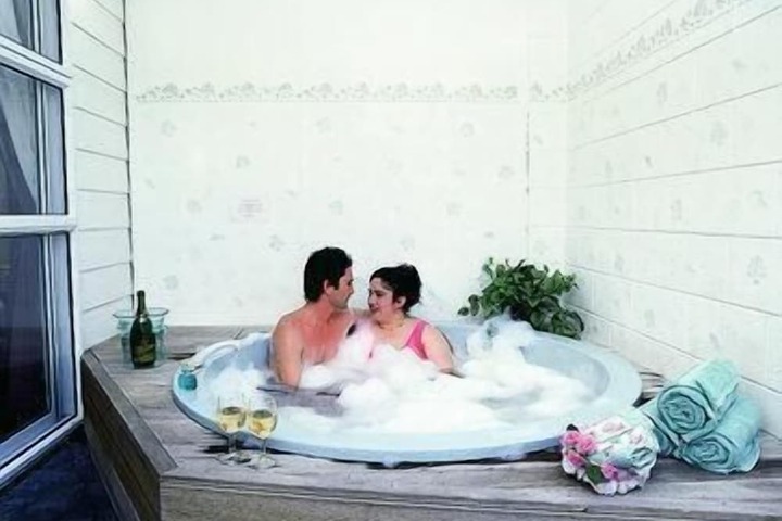 Hot Tub 33 of 40