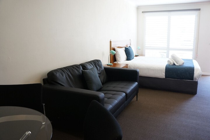 Room 4 of 65