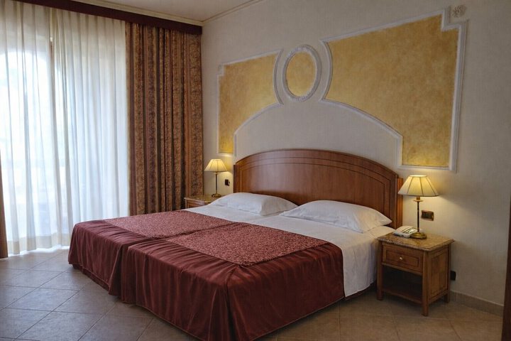 Room 10 of 67