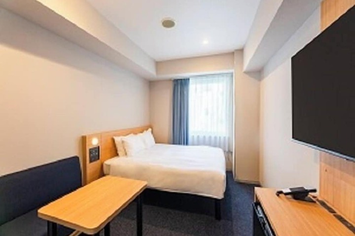 Room 4 of 27