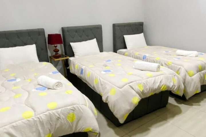 Room 12 of 18