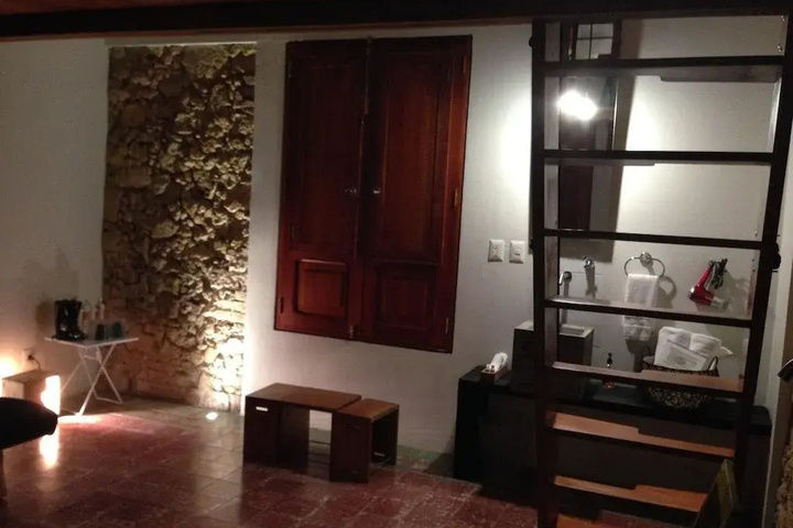 Room 4 of 11