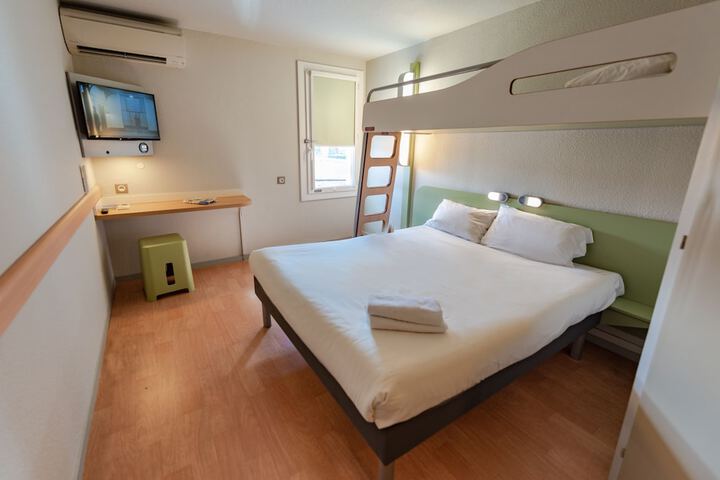 Room 3 of 40