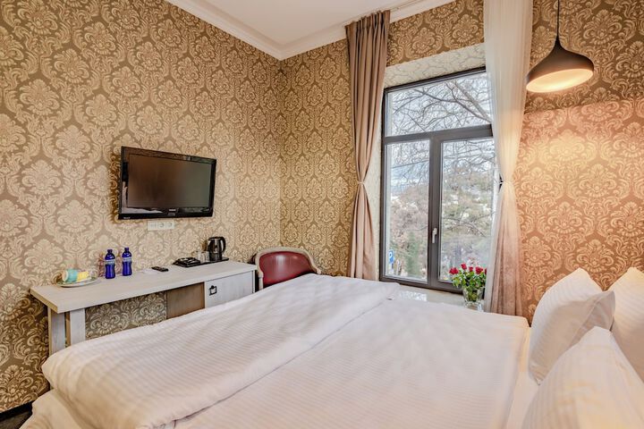 Room 72 of 163