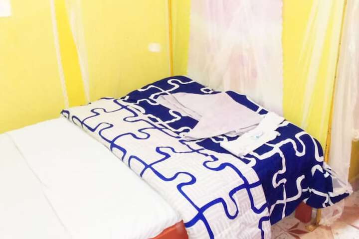 Room 4 of 10