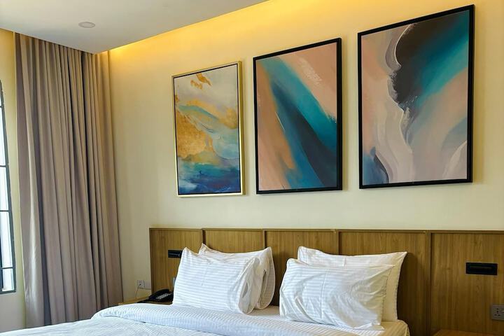 Room 2 of 4
