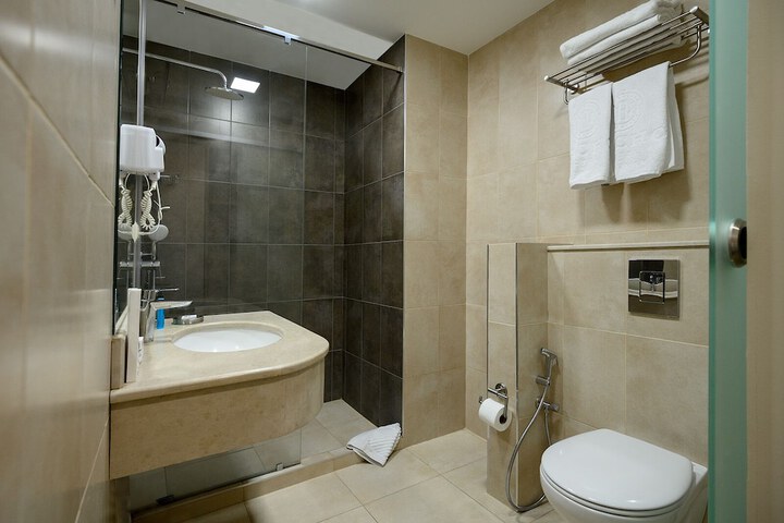 Room 25 of 59