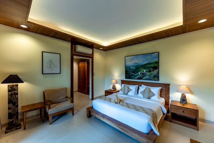 Room 9 of 93