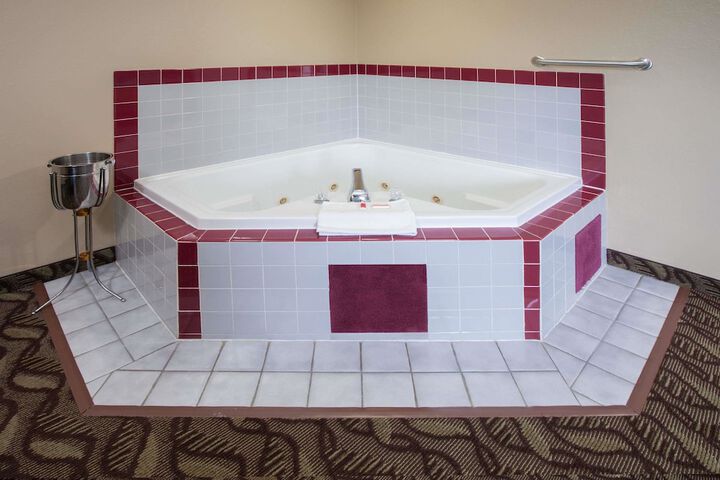 Jetted tub
