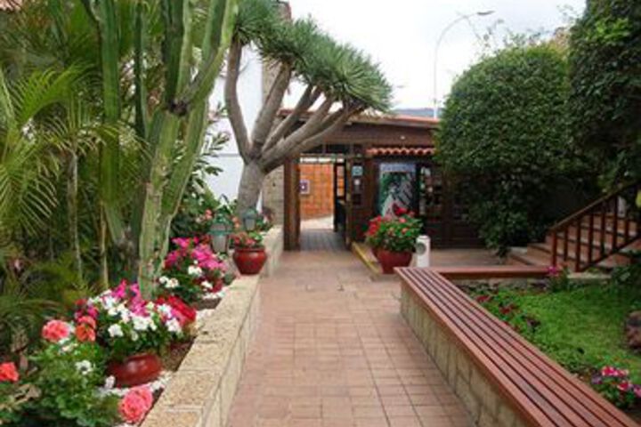Hotel Exterior 4 of 9