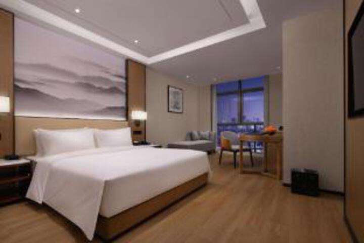 Room 9 of 10
