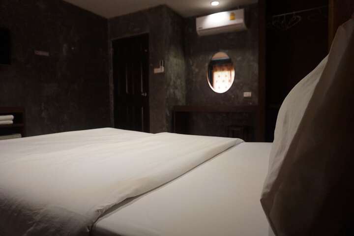 Room 5 of 32