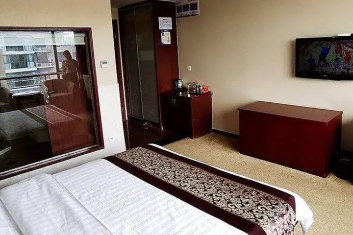 Room 3 of 9