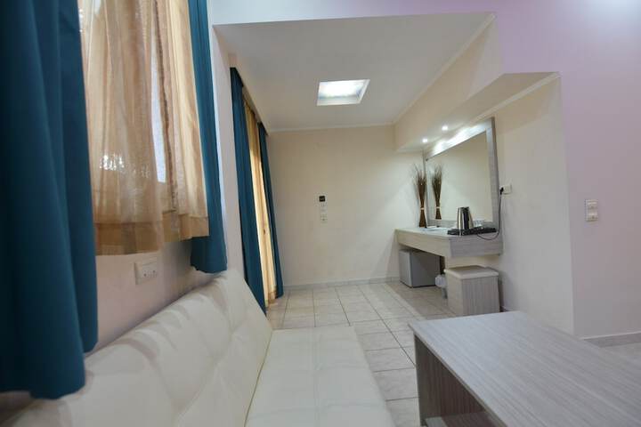 Room 10 of 106
