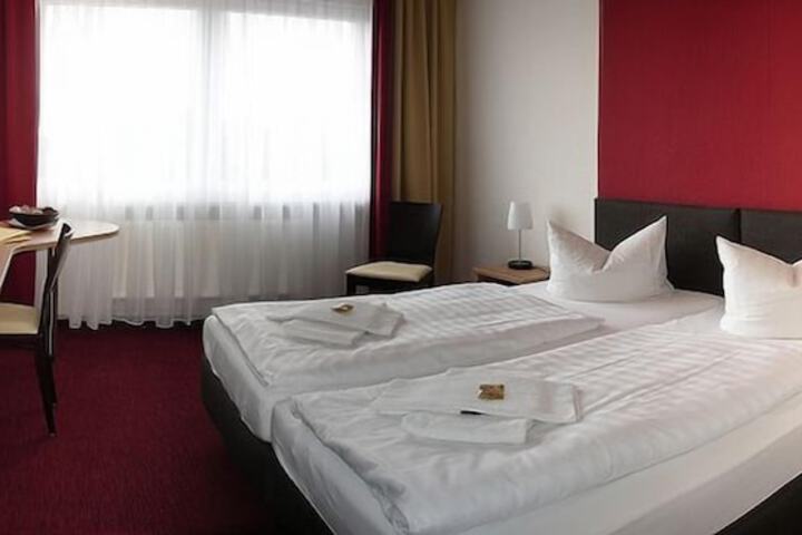 Room 10 of 24