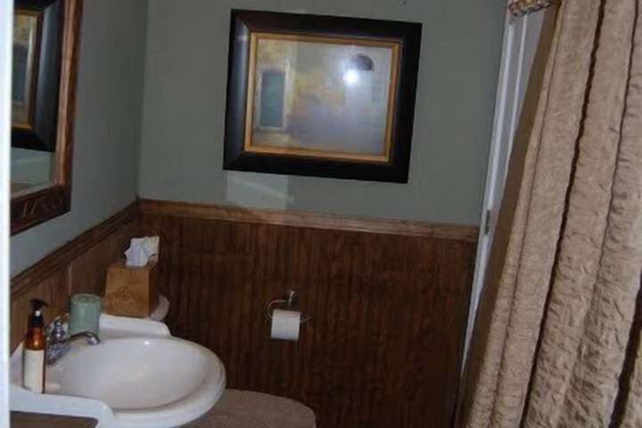 Room 6 of 8