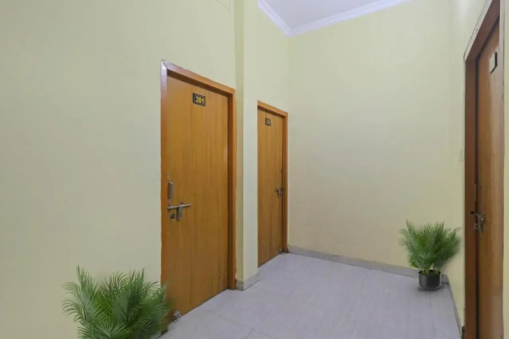 Room 10 of 12