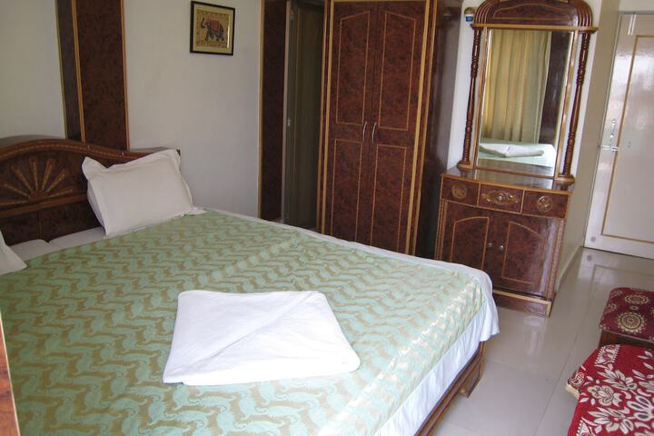 Room 5 of 38