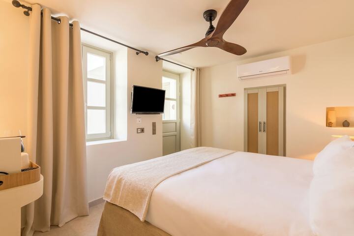 Room 10 of 90