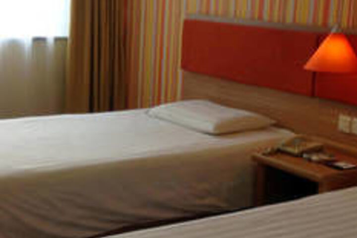 Room 21 of 35
