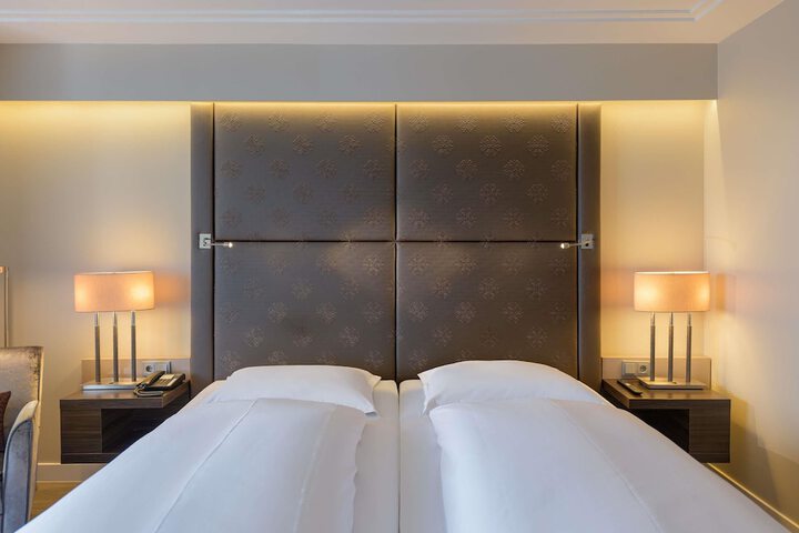 Room 47 of 159