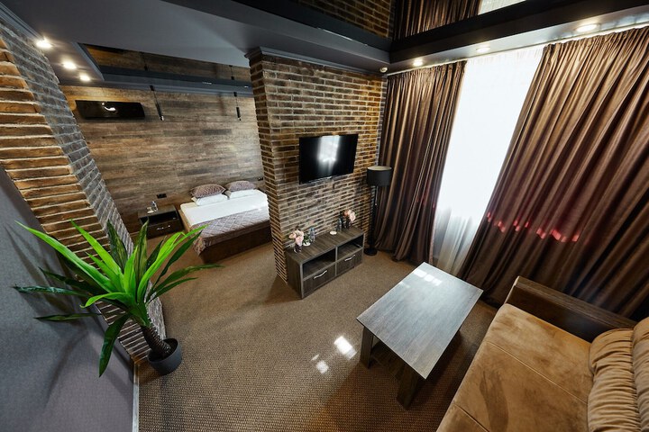 Room 18 of 33
