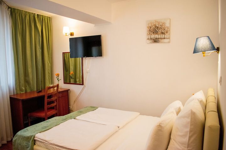 Room 5 of 62