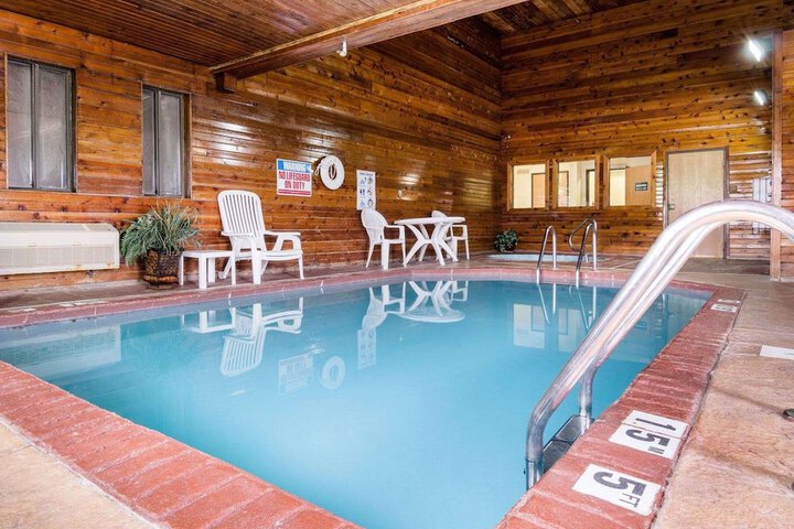 Hotel Pool