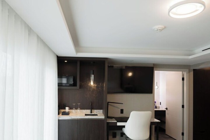 Room 10 of 18