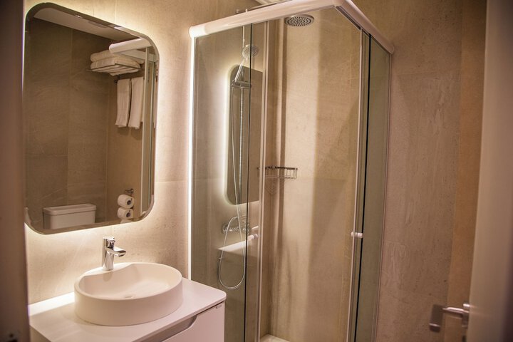 Room 10 of 72