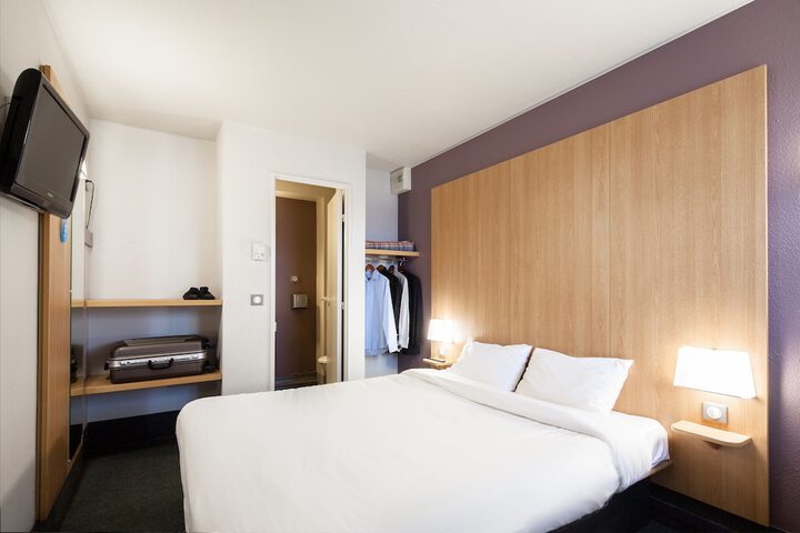 Room 5 of 42
