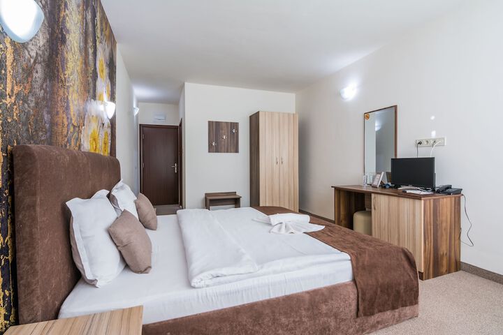 Room 15 of 36