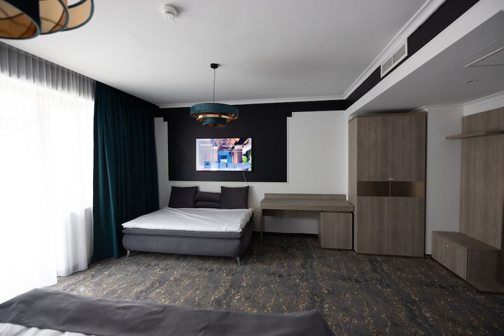 Room 11 of 42
