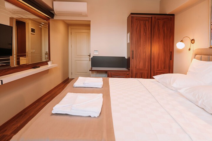 Room 13 of 25