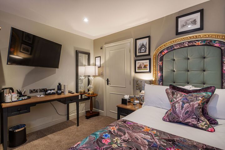 Room 52 of 169