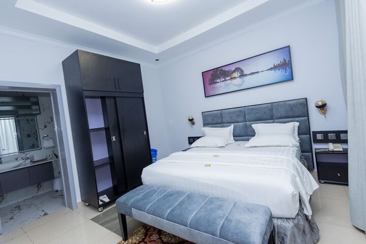 Room 22 of 99