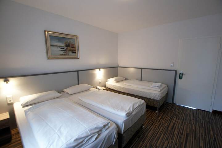 Room 11 of 33