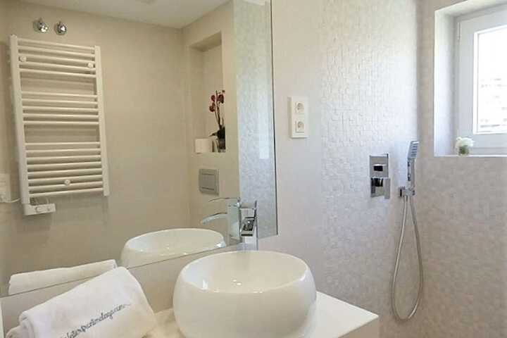 Room 70 of 85