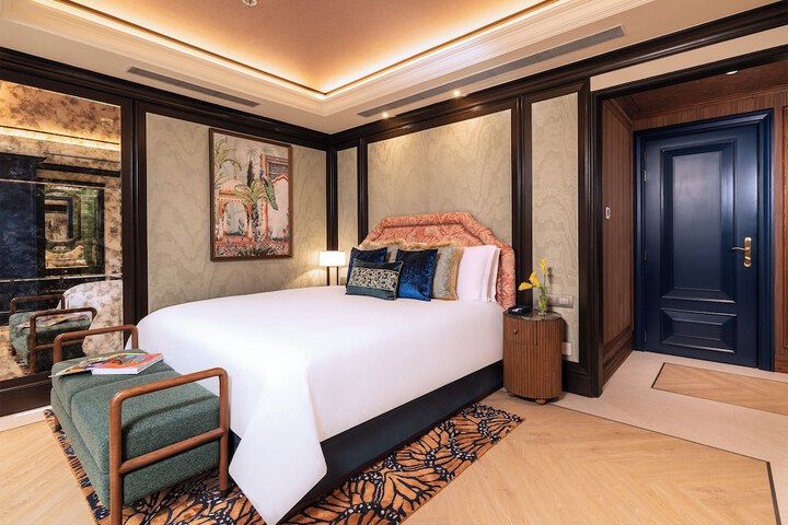 Room 5 of 15