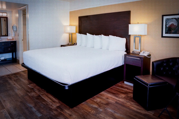 Room 9 of 29