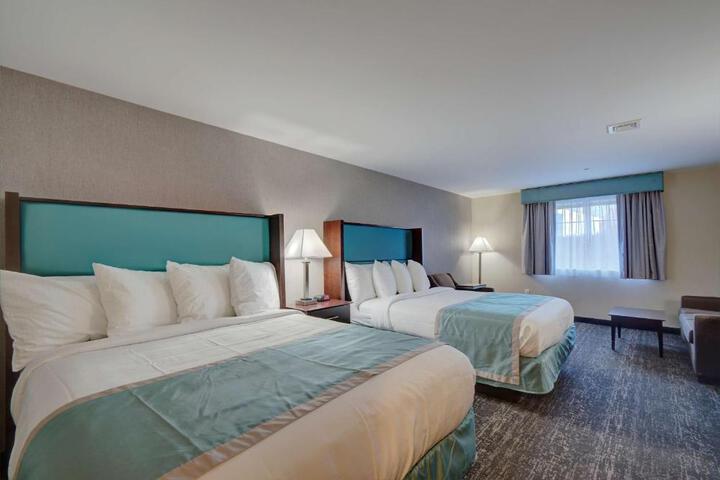 2 Queen Beds Microwave and Refrigerator Full Breakfast (1 of 2)