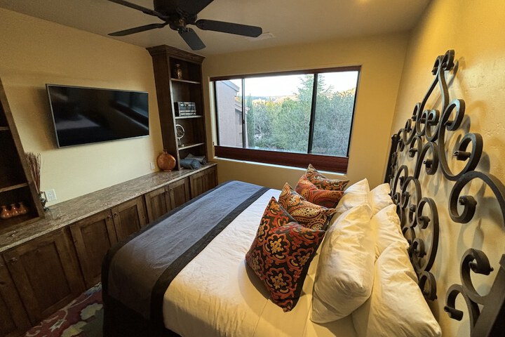 Room 40 of 285
